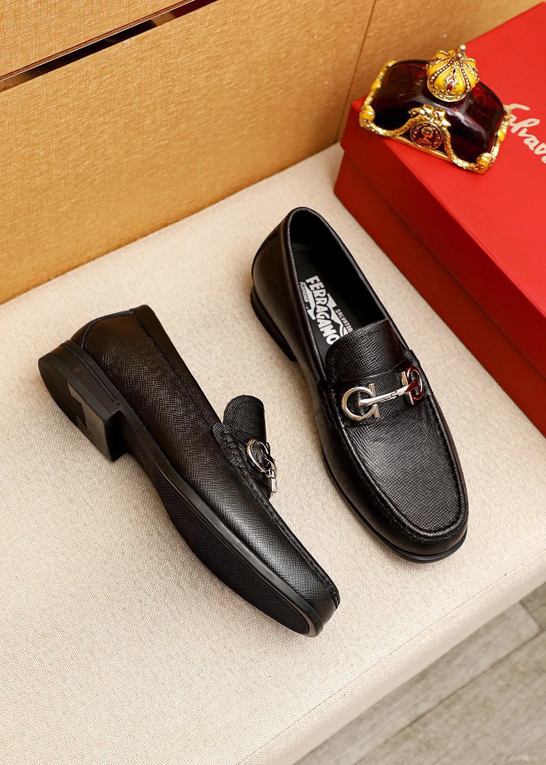 Men's shoes 💰480 💐 Product trademark: Ferragamo "Ferragamo" casual leather shoes Regular size: 38-44 (45🉑️customized) Product materials: Selected imported first-layer calfskin upper + luxury hardware buckle, imported water-dyed cow leather lining. Strong three-dimensional visual effect, original outsole color: 4⃣️seed leather materials available